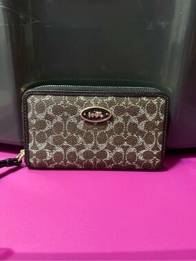 Coach Signature Zip Around Organizer Wristlet / Universal Phone Case
